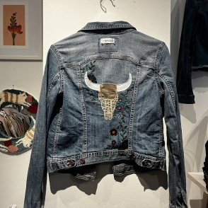 Vyšívaná bunda #093 – džínová - první obrázek z galerie
