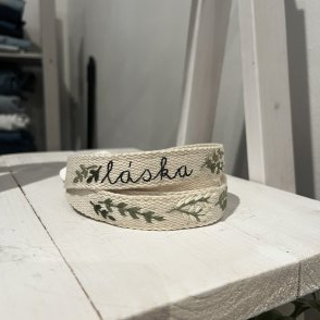 Vyšívaný popruh na telefon – Láska - první obrázek z galerie