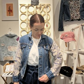Vyšívaná bunda #099 – džínová - první obrázek z galerie