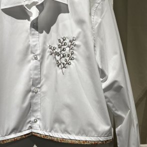 Košile vyšívaná #010 – bílá - druhý obrázek z galerie