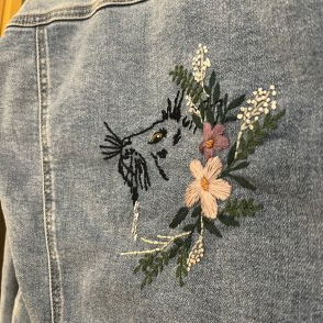 Vyšívaná džínová bunda – na přání - druhý obrázek z galerie